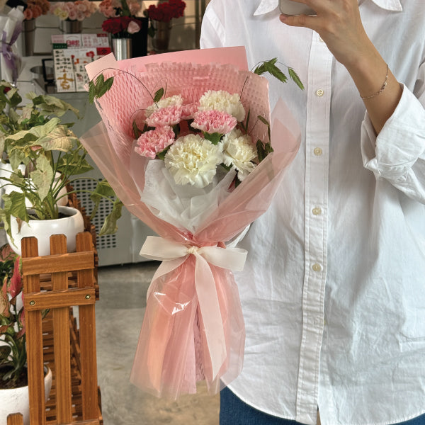 Mother's Day Flowers & Gifts | Carnation Mini Bouquet | KL PJ Delivery